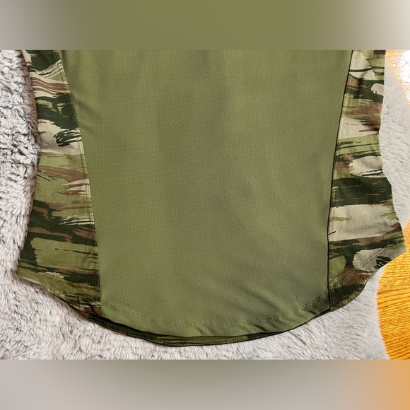 Alphalete Camo Velocity Short Sleeve T-Shirt - Picture 7 of 13
